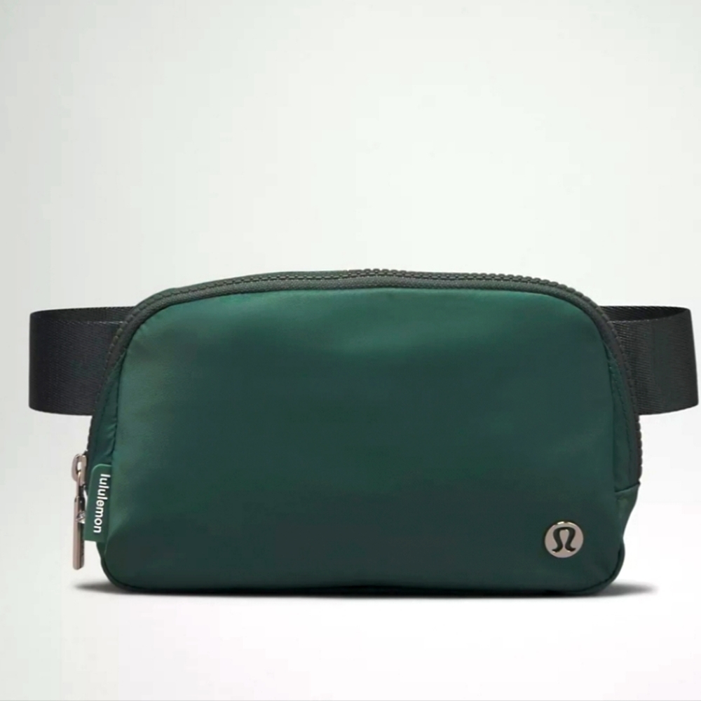 NWT Lululemon Everywhere Belt Bag, Medium Forest/Dark Forest , 1L